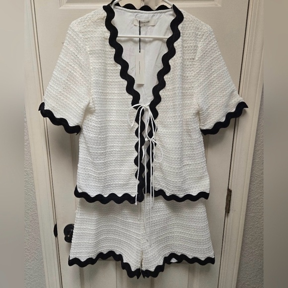 NWT Commense White and Black Scalloped Set - Picture 3 of 10
